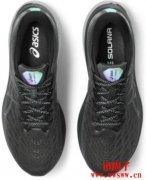 运动品牌ASICS推出Solana联名慢跑鞋，预